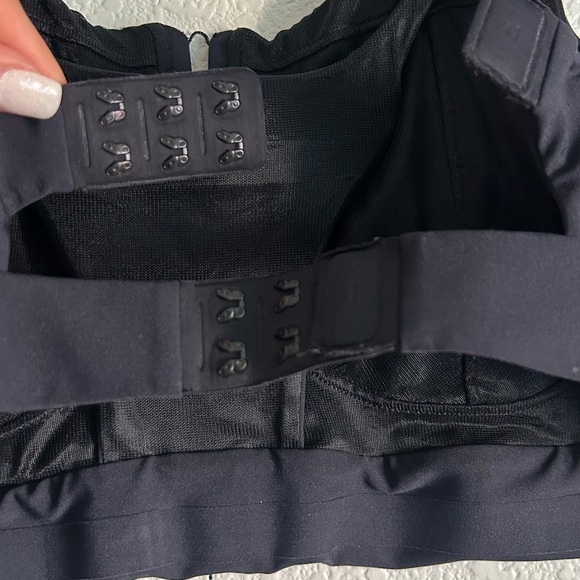 Black Betts Fit sports bra 🖤 - Picture 6 of 6